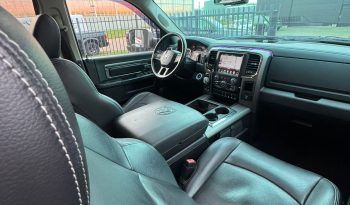 DODGE RAM 1500 5.7L V8 HEMI 4X4 401PK * SPORT * WIDE BODY * VERHOOGD * VERBREED * MORIMOTO KOPLAMPEN * CUSTOM UITLAATSYSTEEM * PPF SMOKE VERLICHTING * ROLBAR * LAGE BIJTELLING * LEDBAR * 22 INCH LICHTMETALEN SPORTVELGEN * ROLBAR * OFF ROAD BANDEN * vol