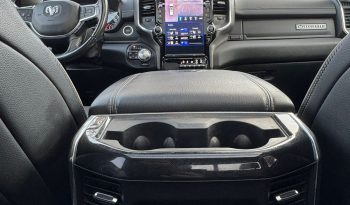 DODGE RAM 1500 5.7L HEMI V8 4X4 401PK * LARAMIE * SPORT * BLACK-OPPS * CRANITE CRYSTAL METALLIC * BOM VOL OPTIES * 22 INCH FUEL * 200 LITER LPG PRINS * PPF SMOKE VERLICHTING * 3500 KG TREKGEWICHT TREKHAAK * vol