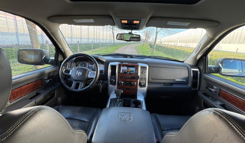 DODGE RAM 1500 5.7L HEMI V8 400 PK 4X4 * LARAMIE * YOUNGTIMER * RAMBOXEN * INRUIL AANBIEDING * BREEDSET 20 INCH LICHTMETALEN SPORTVELGEN * BUSHWACKER SPATBORD VERBREDERS * vol