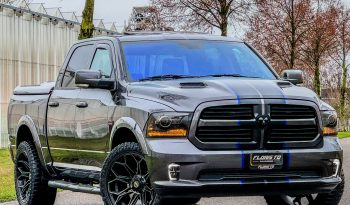 DODGE RAM 1500 5.7L HEMI 4X4 401PK V8 SPORT * FULL OPTION * PERFORMANCE HOOD * CUSTOM STRIPING * OPEN UITLAATSYSTEEM MET AFSTANDSB * AFSTAND START * 122 LITER LPG * CAMELEON VOORRAAM * TREKHAAK 3500 KG * LAGE BIJTELLING * vol