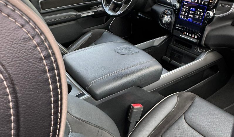 DODGE RAM 1500 5.7L HEMI V8 4X4 401PK * LARAMIE * SPORT * BLACK-OPPS * CRANITE CRYSTAL METALLIC * BOM VOL OPTIES * 22 INCH FUEL * 200 LITER LPG PRINS * PPF SMOKE VERLICHTING * 3500 KG TREKGEWICHT TREKHAAK * vol