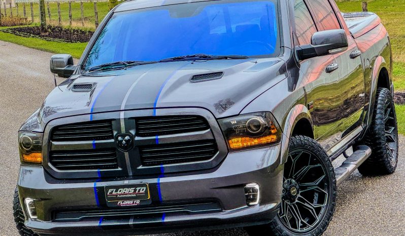 DODGE RAM 1500 5.7L HEMI 4X4 401PK V8 SPORT * FULL OPTION * PERFORMANCE HOOD * CUSTOM STRIPING * OPEN UITLAATSYSTEEM MET AFSTANDSB * AFSTAND START * 122 LITER LPG * CAMELEON VOORRAAM * TREKHAAK 3500 KG * LAGE BIJTELLING * vol