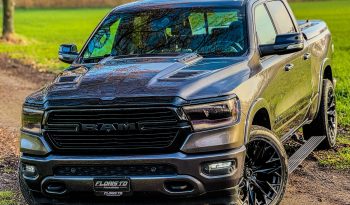 DODGE RAM 1500 5.7L HEMI V8 4X4 401PK * LARAMIE * SPORT * BLACK-OPPS * CRANITE CRYSTAL METALLIC * BOM VOL OPTIES * 22 INCH FUEL * 200 LITER LPG PRINS * PPF SMOKE VERLICHTING * 3500 KG TREKGEWICHT TREKHAAK * vol