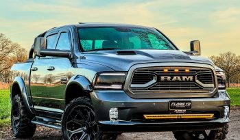 DODGE RAM 1500 5.7L V8 HEMI 4X4 401PK * SPORT * WIDE BODY * VERHOOGD * VERBREED * MORIMOTO KOPLAMPEN * CUSTOM UITLAATSYSTEEM * PPF SMOKE VERLICHTING * ROLBAR * LAGE BIJTELLING * LEDBAR * 22 INCH LICHTMETALEN SPORTVELGEN * ROLBAR * OFF ROAD BANDEN * vol