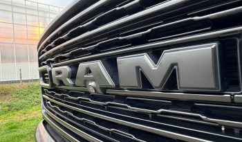 DODGE RAM 1500 5.7L HEMI 4X4 401PK V8 * LIMITED EDITION * PRACHTIGE KLEUR COMBINATIE * FULL OPTION * SPLIT TAILGATE * 122 LITER PRINS LPG * 22 INCH 4 – PLAY * BLACK-OPPS UITVOERING * DIGITALE CAMERA SPIEGEL * HEAD – UP DISPLAY * SUPER DIKKE PICK-UP * vol