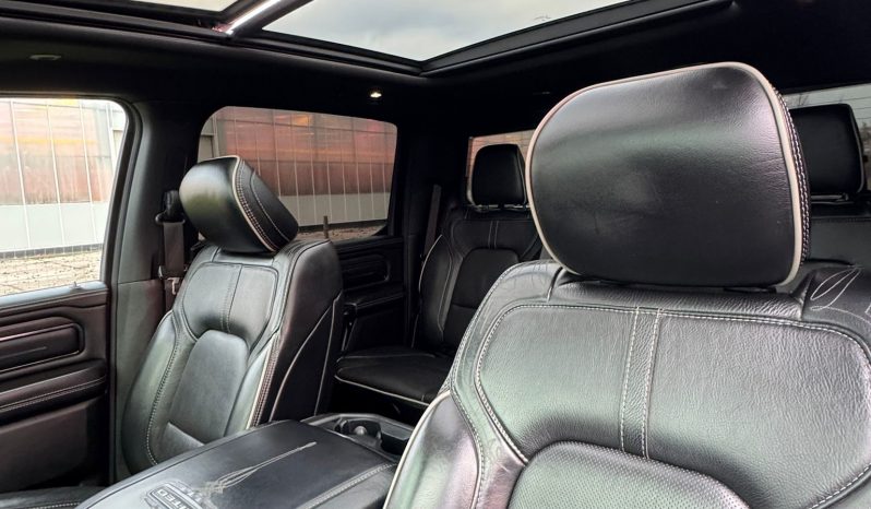 DODGE RAM 1500 5.7L HEMI 4X4 401PK V8 * LIMITED EDITION * PRACHTIGE KLEUR COMBINATIE * FULL OPTION * SPLIT TAILGATE * 122 LITER PRINS LPG * 22 INCH 4 – PLAY * BLACK-OPPS UITVOERING * DIGITALE CAMERA SPIEGEL * HEAD – UP DISPLAY * SUPER DIKKE PICK-UP * vol