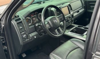 DODGE RAM 1500 5.7L HEMI 4X4 401PK V8 SPORT * FULL OPTION * PERFORMANCE HOOD * CUSTOM STRIPING * OPEN UITLAATSYSTEEM MET AFSTANDSB * AFSTAND START * 122 LITER LPG * CAMELEON VOORRAAM * TREKHAAK 3500 KG * LAGE BIJTELLING * vol