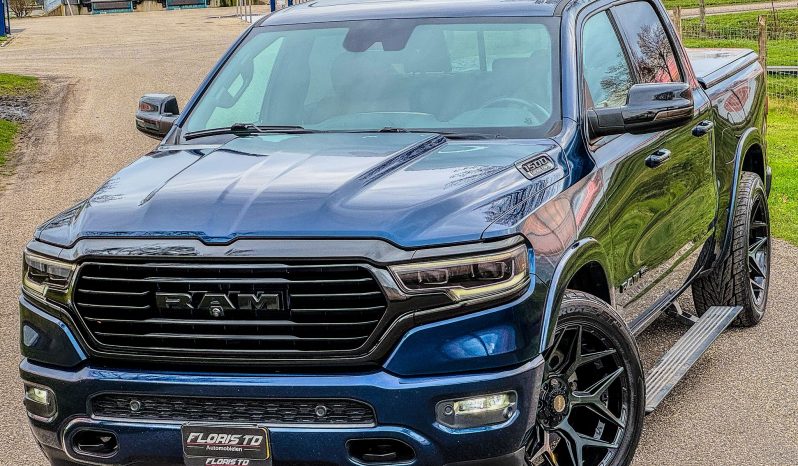 DODGE RAM 1500 5.7L HEMI V8 4X4 * LONGHORN EDITION * BOM VOL * UNIEK * PRACHTIGE CONDITIE * PATRIOT BLUE METALLIC * NIEUWSTAAT * 22 INCH 4-PLAY BREEDSET * SPLIT TAILGATE * ELEKTRISCHE TREEPLANKEN * AFSTAND START * LUCHTVERING * GROOT SCHERM * 360 CAMERA * vol