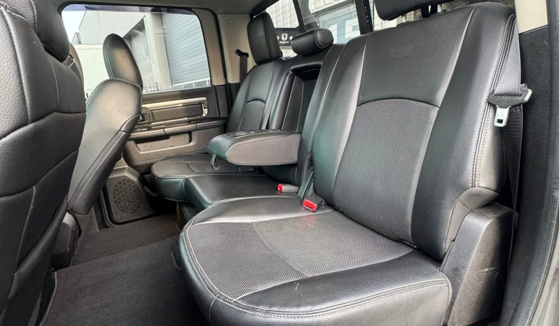 DODGE RAM 1500 5.7L V8 HEMI 4X4 401PK * SPORT * WIDE BODY * VERHOOGD * VERBREED * MORIMOTO KOPLAMPEN * CUSTOM UITLAATSYSTEEM * PPF SMOKE VERLICHTING * ROLBAR * LAGE BIJTELLING * LEDBAR * 22 INCH LICHTMETALEN SPORTVELGEN * ROLBAR * OFF ROAD BANDEN * vol