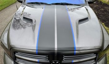 DODGE RAM 1500 5.7L HEMI 4X4 401PK V8 SPORT * FULL OPTION * PERFORMANCE HOOD * CUSTOM STRIPING * OPEN UITLAATSYSTEEM MET AFSTANDSB * AFSTAND START * 122 LITER LPG * CAMELEON VOORRAAM * TREKHAAK 3500 KG * LAGE BIJTELLING * vol