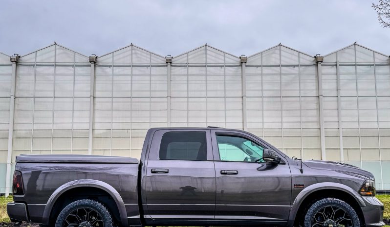 DODGE RAM 1500 5.7L HEMI 4X4 401PK V8 SPORT * FULL OPTION * PERFORMANCE HOOD * CUSTOM STRIPING * OPEN UITLAATSYSTEEM MET AFSTANDSB * AFSTAND START * 122 LITER LPG * CAMELEON VOORRAAM * TREKHAAK 3500 KG * LAGE BIJTELLING * vol