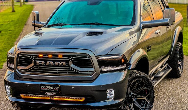 DODGE RAM 1500 5.7L V8 HEMI 4X4 401PK * SPORT * WIDE BODY * VERHOOGD * VERBREED * MORIMOTO KOPLAMPEN * CUSTOM UITLAATSYSTEEM * PPF SMOKE VERLICHTING * ROLBAR * LAGE BIJTELLING * LEDBAR * 22 INCH LICHTMETALEN SPORTVELGEN * ROLBAR * OFF ROAD BANDEN * vol