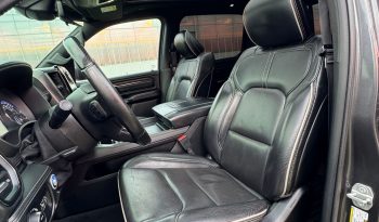 DODGE RAM 1500 5.7L HEMI 4X4 401PK V8 * LIMITED EDITION * PRACHTIGE KLEUR COMBINATIE * FULL OPTION * SPLIT TAILGATE * 122 LITER PRINS LPG * 22 INCH 4 – PLAY * BLACK-OPPS UITVOERING * DIGITALE CAMERA SPIEGEL * HEAD – UP DISPLAY * SUPER DIKKE PICK-UP * vol