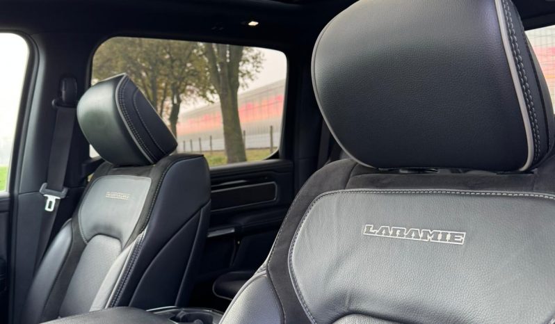 DODGE RAM 1500 5.7L HEMI V8 4X4 401PK * LARAMIE * SPORT * BLACK-OPPS * CRANITE CRYSTAL METALLIC * BOM VOL OPTIES * 22 INCH FUEL * 200 LITER LPG PRINS * PPF SMOKE VERLICHTING * 3500 KG TREKGEWICHT TREKHAAK * vol