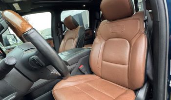 DODGE RAM 1500 5.7L HEMI V8 4X4 * LONGHORN EDITION * BOM VOL * UNIEK * PRACHTIGE CONDITIE * PATRIOT BLUE METALLIC * NIEUWSTAAT * 22 INCH 4-PLAY BREEDSET * SPLIT TAILGATE * ELEKTRISCHE TREEPLANKEN * AFSTAND START * LUCHTVERING * GROOT SCHERM * 360 CAMERA * vol