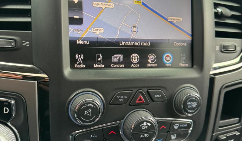 DODGE RAM 1500 5.7L HEMI 4X4 401PK V8 SPORT * FULL OPTION * PERFORMANCE HOOD * CUSTOM STRIPING * OPEN UITLAATSYSTEEM MET AFSTANDSB * AFSTAND START * 122 LITER LPG * CAMELEON VOORRAAM * TREKHAAK 3500 KG * LAGE BIJTELLING * vol
