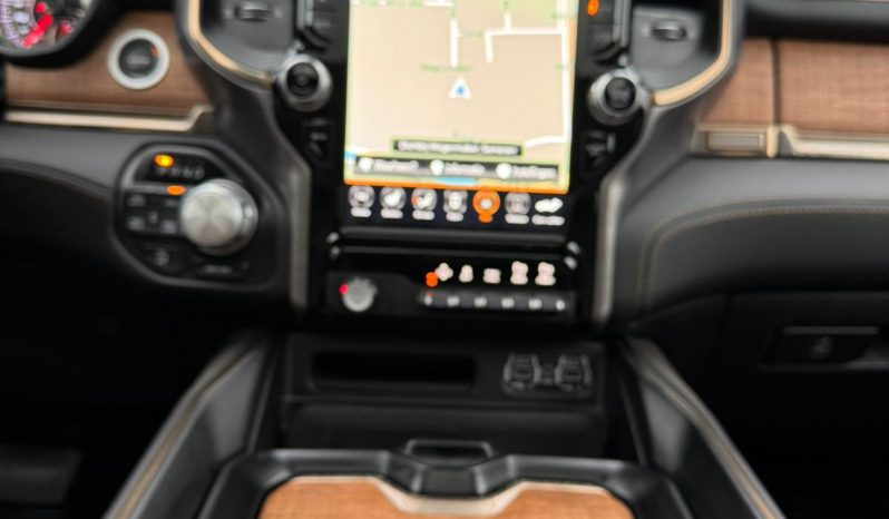 DODGE RAM 1500 5.7L HEMI V8 4X4 * LONGHORN EDITION * BOM VOL * UNIEK * PRACHTIGE CONDITIE * PATRIOT BLUE METALLIC * NIEUWSTAAT * 22 INCH 4-PLAY BREEDSET * SPLIT TAILGATE * ELEKTRISCHE TREEPLANKEN * AFSTAND START * LUCHTVERING * GROOT SCHERM * 360 CAMERA * vol