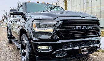 DODGE RAM 1500 5.7L V8 HEMI 4X4 401PK * SPORT * BLACK-OPPS * WIDE BODY * OPEN UITLAAT SYSTEEM MET AFSTANDB * 2E EIGENAAR * TOP LIGHTS * AFSTAND START * BACKFLIP * LPG PRINS INBOUW * GETINTE RUITEN * vol