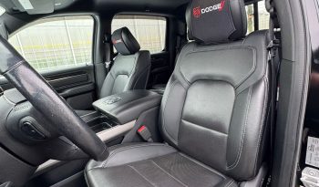 DODGE RAM 1500 5.7L V8 HEMI 4X4 401PK * SPORT * BLACK-OPPS * WIDE BODY * OPEN UITLAAT SYSTEEM MET AFSTANDB * 2E EIGENAAR * TOP LIGHTS * AFSTAND START * BACKFLIP * LPG PRINS INBOUW * GETINTE RUITEN * vol