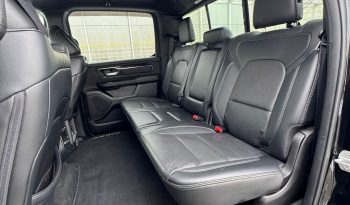 DODGE RAM 1500 5.7L V8 HEMI 4X4 401PK * SPORT * BLACK-OPPS * WIDE BODY * OPEN UITLAAT SYSTEEM MET AFSTANDB * 2E EIGENAAR * TOP LIGHTS * AFSTAND START * BACKFLIP * LPG PRINS INBOUW * GETINTE RUITEN * vol