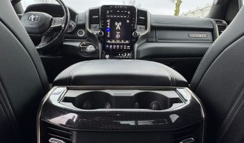 DODGE RAM 1500 5.7L V8 HEMI 4X4 401PK * SPORT * BLACK-OPPS * WIDE BODY * OPEN UITLAAT SYSTEEM MET AFSTANDB * 2E EIGENAAR * TOP LIGHTS * AFSTAND START * BACKFLIP * LPG PRINS INBOUW * GETINTE RUITEN * vol