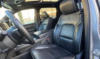 DODGE RAM 1500 5.7L HEMI 4X4 401PK * LIMITED EDITION * BOM VOL * VERHOOGD * VERBREED * 22 INCH 4 – PLAY SPORTVELGEN * MICKEY THOMPSON BANDEN * 5 INCH VERHOOGD * PPF SMOKE VERLICHTING ROND OM * PRACHTIGE KLEUR * U.S LIGHTS * BLACK-OPPS UITVOERING * vol