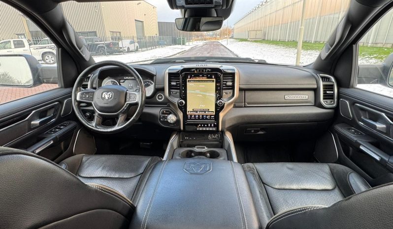 DODGE RAM 1500 5.7L HEMI V8 4X4 401PK * LARAMIE * FULL OPTION * 22 INCH XD SPORTVELGEN * GROOT BEELDSCHERM * 360 CAMERA * ADAPTIVE CRUISE CONTROLE * LUCHTVERING * AFSTAND START * STOELVERWARMING * STUURVERWARMING * vol