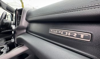 DODGE RAM 1500 5.7L V8 HEMI 4X4 401PK * SPORT * BLACK-OPPS * WIDE BODY * OPEN UITLAAT SYSTEEM MET AFSTANDB * 2E EIGENAAR * TOP LIGHTS * AFSTAND START * BACKFLIP * LPG PRINS INBOUW * GETINTE RUITEN * vol