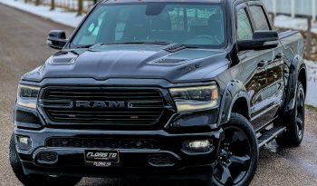 DODGE RAM 1500 5.7L V8 HEMI 4X4 401PK * SPORT * BLACK-OPPS * WIDE BODY * OPEN UITLAAT SYSTEEM MET AFSTANDB * 2E EIGENAAR * TOP LIGHTS * AFSTAND START * BACKFLIP * LPG PRINS INBOUW * GETINTE RUITEN * vol