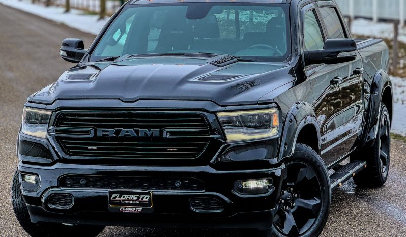 DODGE RAM 1500 5.7L V8 HEMI 4X4 401PK * SPORT * BLACK-OPPS * WIDE BODY * OPEN UITLAAT SYSTEEM MET AFSTANDB * 2E EIGENAAR * TOP LIGHTS * AFSTAND START * BACKFLIP * LPG PRINS INBOUW * GETINTE RUITEN * vol