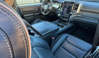 DODGE RAM 1500 5.7L HEMI 4X4 401PK * LIMITED EDITION * BOM VOL * VERHOOGD * VERBREED * 22 INCH 4 – PLAY SPORTVELGEN * MICKEY THOMPSON BANDEN * 5 INCH VERHOOGD * PPF SMOKE VERLICHTING ROND OM * PRACHTIGE KLEUR * U.S LIGHTS * BLACK-OPPS UITVOERING * vol