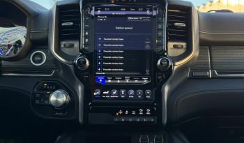 DODGE RAM 1500 5.7L HEMI 4X4 401PK * LIMITED EDITION * BOM VOL * VERHOOGD * VERBREED * 22 INCH 4 – PLAY SPORTVELGEN * MICKEY THOMPSON BANDEN * 5 INCH VERHOOGD * PPF SMOKE VERLICHTING ROND OM * PRACHTIGE KLEUR * U.S LIGHTS * BLACK-OPPS UITVOERING * vol