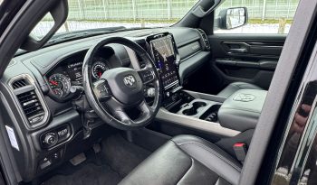 DODGE RAM 1500 5.7L V8 HEMI 4X4 401PK * SPORT * BLACK-OPPS * WIDE BODY * OPEN UITLAAT SYSTEEM MET AFSTANDB * 2E EIGENAAR * TOP LIGHTS * AFSTAND START * BACKFLIP * LPG PRINS INBOUW * GETINTE RUITEN * vol