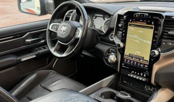 DODGE RAM 1500 5.7L HEMI V8 4X4 401PK * LARAMIE * FULL OPTION * 22 INCH XD SPORTVELGEN * GROOT BEELDSCHERM * 360 CAMERA * ADAPTIVE CRUISE CONTROLE * LUCHTVERING * AFSTAND START * STOELVERWARMING * STUURVERWARMING * vol