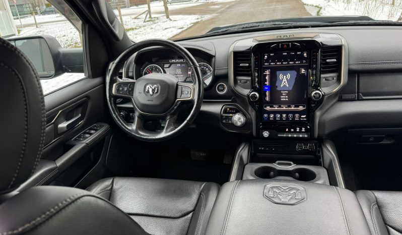 DODGE RAM 1500 5.7L V8 HEMI 4X4 401PK * SPORT * BLACK-OPPS * WIDE BODY * OPEN UITLAAT SYSTEEM MET AFSTANDB * 2E EIGENAAR * TOP LIGHTS * AFSTAND START * BACKFLIP * LPG PRINS INBOUW * GETINTE RUITEN * vol