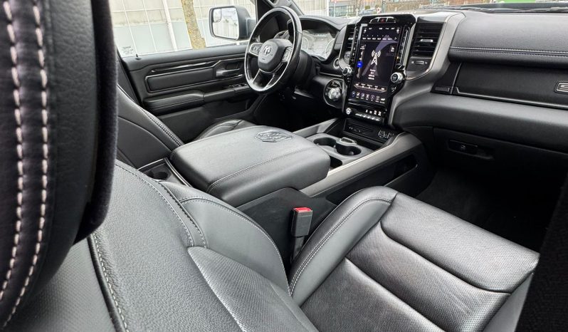 DODGE RAM 1500 5.7L V8 HEMI 4X4 401PK * SPORT * BLACK-OPPS * WIDE BODY * OPEN UITLAAT SYSTEEM MET AFSTANDB * 2E EIGENAAR * TOP LIGHTS * AFSTAND START * BACKFLIP * LPG PRINS INBOUW * GETINTE RUITEN * vol