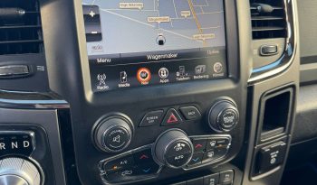 DODGE RAM 1500 5.7L HEMI V8 4X4 SPORT * 425 PK * WIDE BODY * 20 INCH 4 – PLAY BREEDSET * CUSTOM STRIPING * LEDBAR * TOPLIGHTS * AFSTAND START * LUCHTVERING * LPG PRINS ONDERBOUW * BOM VOL * UNIEKE KLEUR * CUSTOM KOPLAMPEN & ACHTERLICHTEN * EXTREEM LAGE BIJTELLING * vol