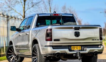 DODGE RAM 1500 5.7L HEMI 4X4 401PK V8 * LONGHORN EDITION * FULL OPTION * BLACK-OPPS * 360 CAMERA * ADAPTIEVE CRUISE CONTROLE * LANE ASSIST * PRACHTIG * 22 INCH XD SPORTVELGEN BREEDSET * ZWARTE HEMEL * SUPER DIKKE KLEUR COMBINATIE * vol