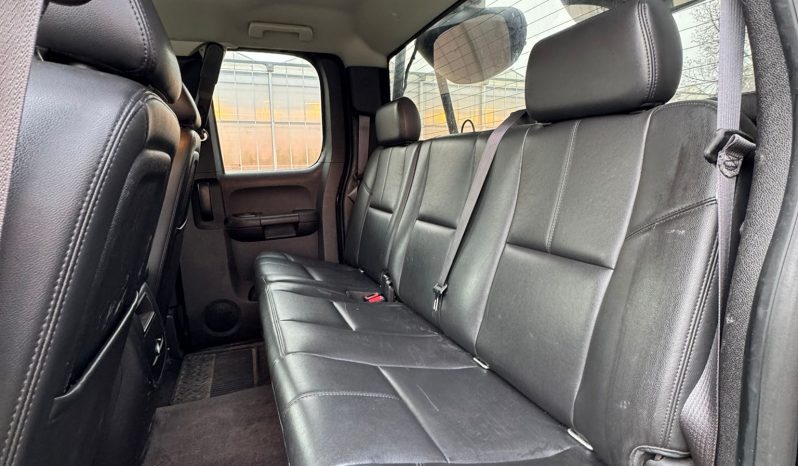 CHEVROLET SILVERADO 5.3L V8 4X4 320PK*DUBBEL CABINE*VERHOOGD*BULL-BAR*1E EIGENAAR*MATT ZWART GEWRAPT*ROLBEUGEL*ACHTERUIT RIJ CAMERA*LICHTMETALEN SPORTVELGEN* vol