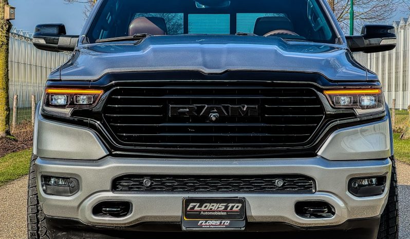 DODGE RAM 1500 5.7L HEMI 4X4 401PK V8 * LONGHORN EDITION * FULL OPTION * BLACK-OPPS * 360 CAMERA * ADAPTIEVE CRUISE CONTROLE * LANE ASSIST * PRACHTIG * 22 INCH XD SPORTVELGEN BREEDSET * ZWARTE HEMEL * SUPER DIKKE KLEUR COMBINATIE * vol