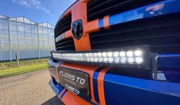 DODGE RAM 1500 5.7L HEMI V8 4X4 SPORT * 425 PK * WIDE BODY * 20 INCH 4 – PLAY BREEDSET * CUSTOM STRIPING * LEDBAR * TOPLIGHTS * AFSTAND START * LUCHTVERING * LPG PRINS ONDERBOUW * BOM VOL * UNIEKE KLEUR * CUSTOM KOPLAMPEN & ACHTERLICHTEN * EXTREEM LAGE BIJTELLING * vol