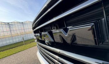 DODGE RAM 1500 5.7L HEMI 4X4 401PK V8 * LONGHORN EDITION * FULL OPTION * BLACK-OPPS * 360 CAMERA * ADAPTIEVE CRUISE CONTROLE * LANE ASSIST * PRACHTIG * 22 INCH XD SPORTVELGEN BREEDSET * ZWARTE HEMEL * SUPER DIKKE KLEUR COMBINATIE * vol