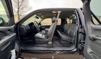 CHEVROLET SILVERADO 5.3L V8 4X4 320PK*DUBBEL CABINE*VERHOOGD*BULL-BAR*1E EIGENAAR*MATT ZWART GEWRAPT*ROLBEUGEL*ACHTERUIT RIJ CAMERA*LICHTMETALEN SPORTVELGEN* vol