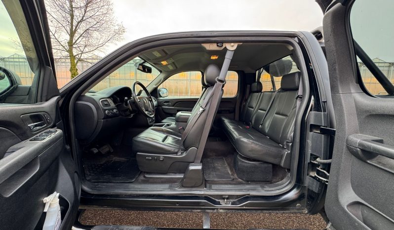 CHEVROLET SILVERADO 5.3L V8 4X4 320PK*DUBBEL CABINE*VERHOOGD*BULL-BAR*1E EIGENAAR*MATT ZWART GEWRAPT*ROLBEUGEL*ACHTERUIT RIJ CAMERA*LICHTMETALEN SPORTVELGEN* vol