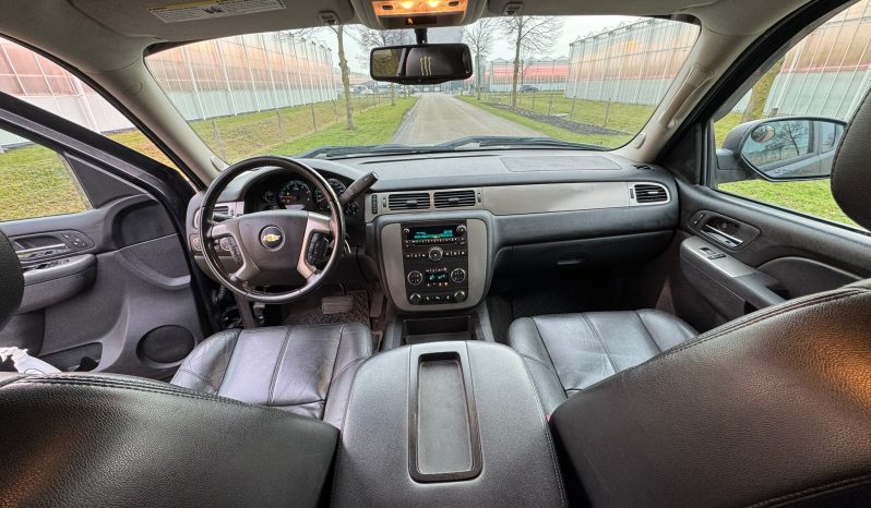 CHEVROLET SILVERADO 5.3L V8 4X4 320PK*DUBBEL CABINE*VERHOOGD*BULL-BAR*1E EIGENAAR*MATT ZWART GEWRAPT*ROLBEUGEL*ACHTERUIT RIJ CAMERA*LICHTMETALEN SPORTVELGEN* vol