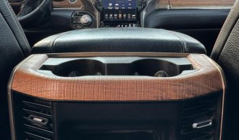 DODGE RAM 1500 5.7L HEMI 4X4 401PK V8 * LONGHORN EDITION * FULL OPTION * BLACK-OPPS * 360 CAMERA * ADAPTIEVE CRUISE CONTROLE * LANE ASSIST * PRACHTIG * 22 INCH XD SPORTVELGEN BREEDSET * ZWARTE HEMEL * SUPER DIKKE KLEUR COMBINATIE * vol