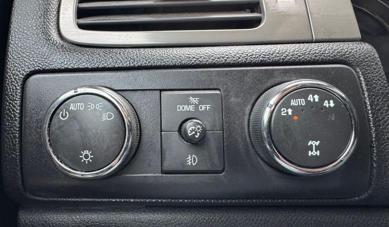 CHEVROLET SILVERADO 5.3L V8 4X4 320PK*DUBBEL CABINE*VERHOOGD*BULL-BAR*1E EIGENAAR*MATT ZWART GEWRAPT*ROLBEUGEL*ACHTERUIT RIJ CAMERA*LICHTMETALEN SPORTVELGEN* vol