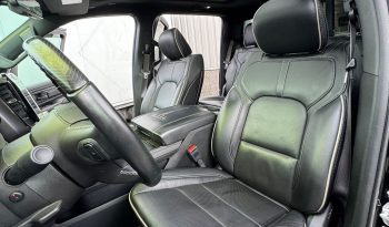 DODGE RAM 1500 5.7L HEMI 4X4 401PK * LIMITED EDITION * UNIEK * BOM VOL* WIDE BODY * RAMBOXEN * DIAMONDBACK-COVER * 22 INCH BREEDSET LICHTMETALEN SPORTVELGEN * GLASCOATING * OPEN UITLAATSYSTEEM * CUSTOM STRIPING * BLACK-OPPS UITVOERING * PPF SMOKE VERLICHTING * AFSTAND START * LUCHTVERING * vol