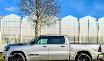 DODGE RAM 1500 5.7L HEMI 4X4 401PK V8 * LONGHORN EDITION * FULL OPTION * BLACK-OPPS * 360 CAMERA * ADAPTIEVE CRUISE CONTROLE * LANE ASSIST * PRACHTIG * 22 INCH XD SPORTVELGEN BREEDSET * ZWARTE HEMEL * SUPER DIKKE KLEUR COMBINATIE * vol