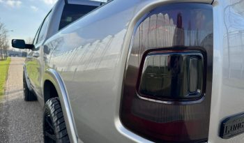 DODGE RAM 1500 5.7L HEMI 4X4 401PK V8 * LONGHORN EDITION * FULL OPTION * BLACK-OPPS * 360 CAMERA * ADAPTIEVE CRUISE CONTROLE * LANE ASSIST * PRACHTIG * 22 INCH XD SPORTVELGEN BREEDSET * ZWARTE HEMEL * SUPER DIKKE KLEUR COMBINATIE * vol